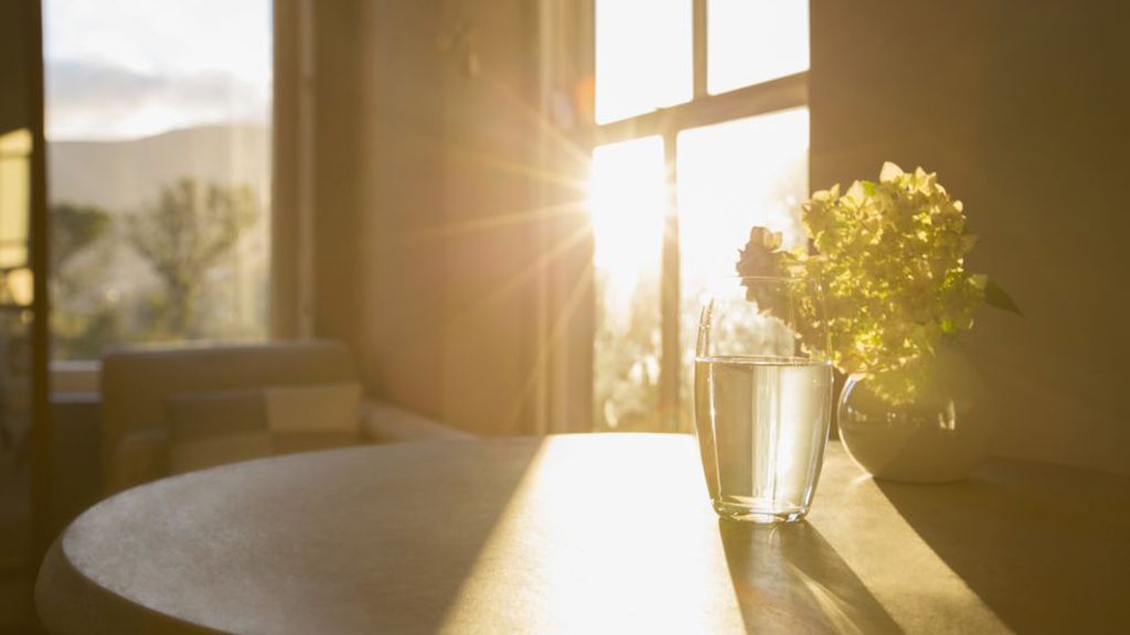 Creating a Calm Home with Light and Scent: The Secrets to a Cozy Interior